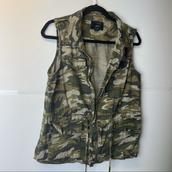 IRIS camo zip up vest size large - Picture 3 of 7